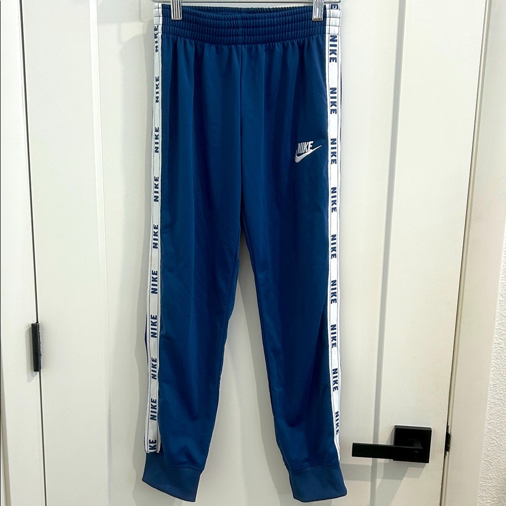 Nike Sportswear Repeat Boys Joggers |Size Large
